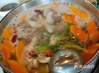 如果来三亚过来吃这家椰子鸡会后悔的  位置就在新居民