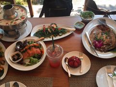 -Chom Cafe and Restaurant