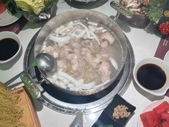 -洪氏嗨捞·广东猪肚鸡·椰子鸡火锅(西咸万象城店)