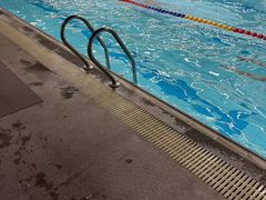 -小海豚国际游泳培训中心(浦东塘桥店)