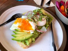 牛油果温泉蛋吐司-O'mills Sourdough Bakery&Bistro(永嘉路店)