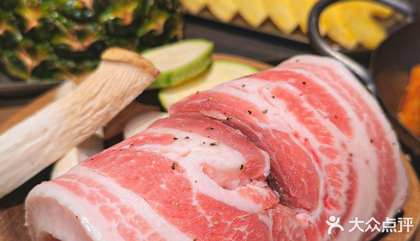 一边看着小蛮腰一边烤肉🔥蚂蚁洞太会了