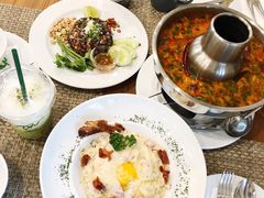 -Chom Cafe and Restaurant