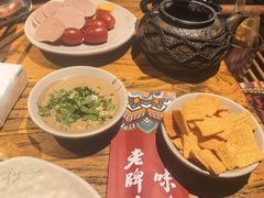 -老牌坊云南鱼豆花火锅(爱建店)