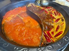 番茄红汤鸳鸯锅-宽板凳老灶火锅(簋街店)