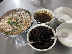 -正宗杨记普洱酸醋米线(总店)