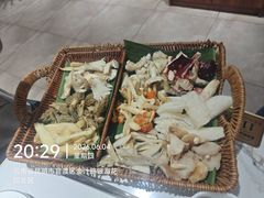 -原林野山菌火锅·炒菌(关上野生菌一条街店)