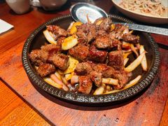 铁板生煎安格斯牛肉粒-铭家家宴·海鲜青岛菜·院子餐厅(燕岭路店)