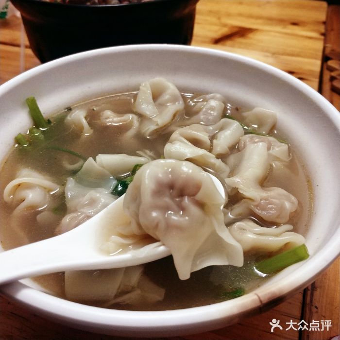 梅姐螺蛳鸭脚煲云吞图片 - 第1张