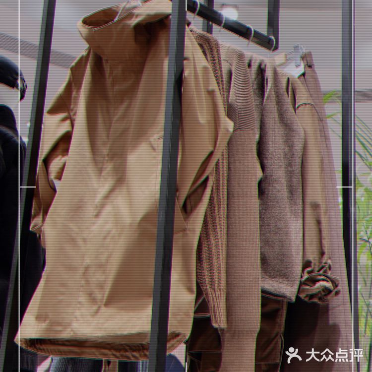 超喜欢军绿色