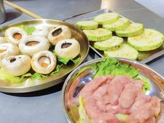 -围炉肉舍•炭烤活鳗•丹东海鲜烤肉(步行街店)