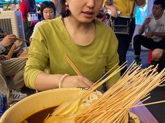 -拈签一笑黄牛肉辣卤串串