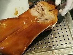 传统的烤鸭吊炉-海湾壹品·粤菜·早茶·烤鸭(拱北店)