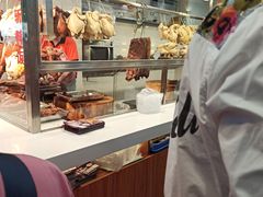 面包甜点陈列柜-西华美食•老广烧腊(百灵路店)