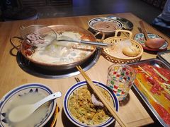 -洱火云南酸菜牛肉火锅(石景山当代商城店)