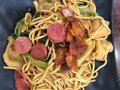 叉烧鱼蛋腊肠扁食捞面-明叔捞面