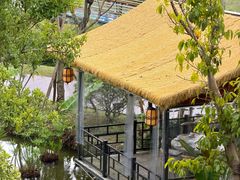 -茅草房·河畔园林火锅