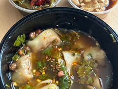 酸汤黑猪肉馄饨-味研所·麵