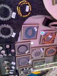 -灵彩珠宝(朗香街店)