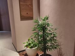 -灸春堂·艾灸·痛症·整脊连锁(之江银泰店)