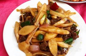 Ginger Shoot Stir-Fried Beef