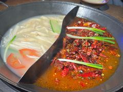 鸳鸯锅红汤配三鲜锅-萍姐火锅·公路夜市(打浦桥日月光店)