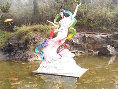 -雪山彩虹谷景区