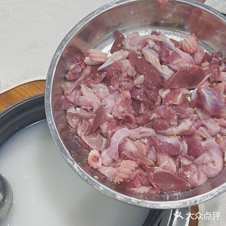 顺德必吃 | 英姑猪杂粥，排队王的魅力无法挡