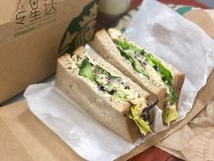 香浓吞拿鱼彩蔬大嘴三明治-星巴克(深圳北站B5检票口)