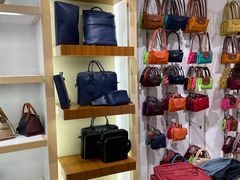 -Longchamp(佛罗伦萨小镇奥特莱斯店)