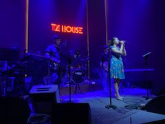 -TZ House音乐现场(来福士中心店)