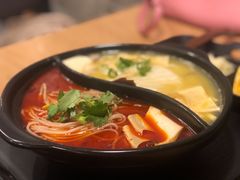 鸳鸯锅-东家火锅米线 Boss D - Hot Pot Rice Noodle