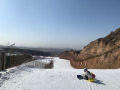 -采薇庄园四季滑雪场