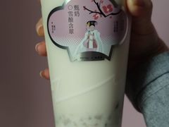 甄奶·雪酿含翠-喜茶(上海北外滩来福士店)