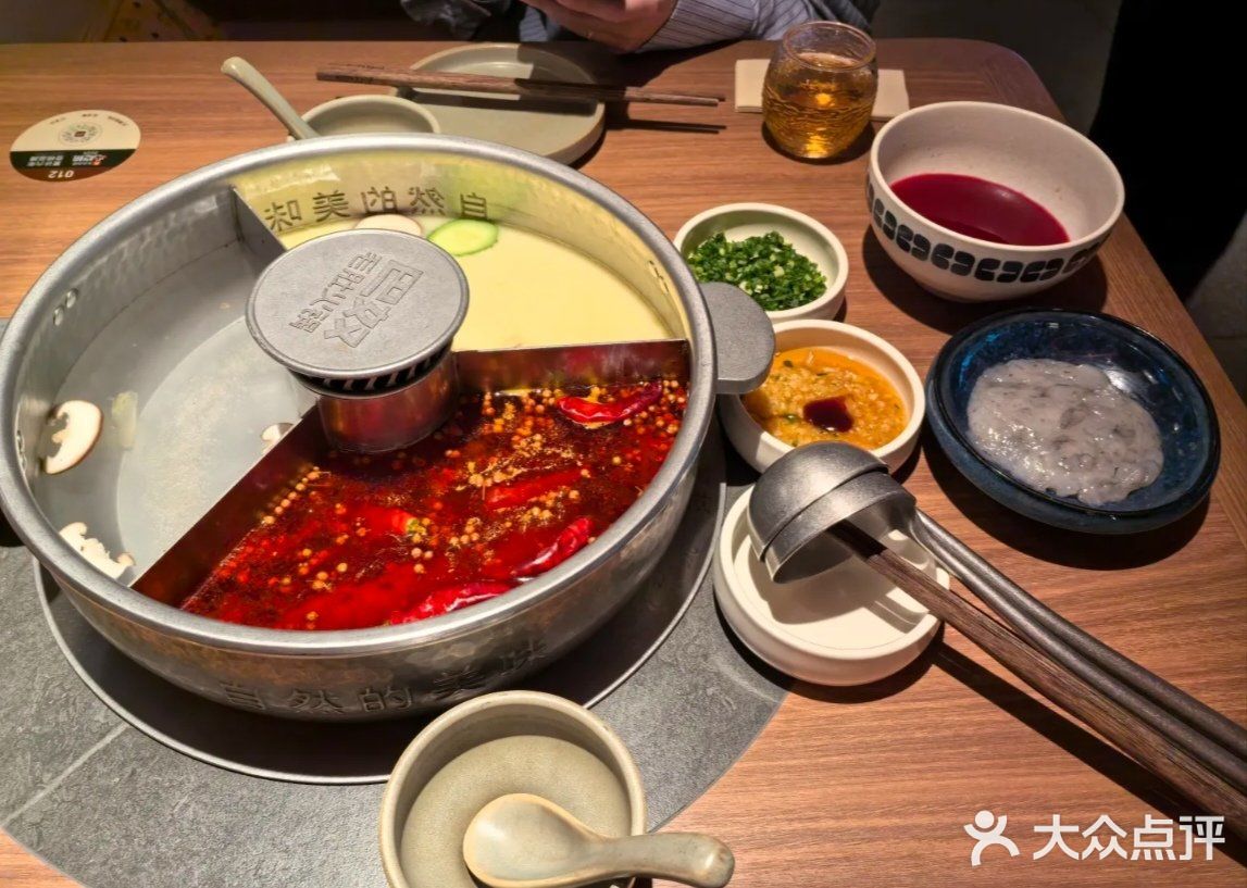 巴奴毛肚火锅:鲜脆爽口,燃情味蕾的火锅盛宴!