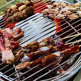 去烧烤店买了点羊肉串，大腰子，羊排，花了300多块钱…