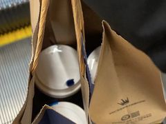 -瑞幸咖啡(岳家嘴地铁站店)