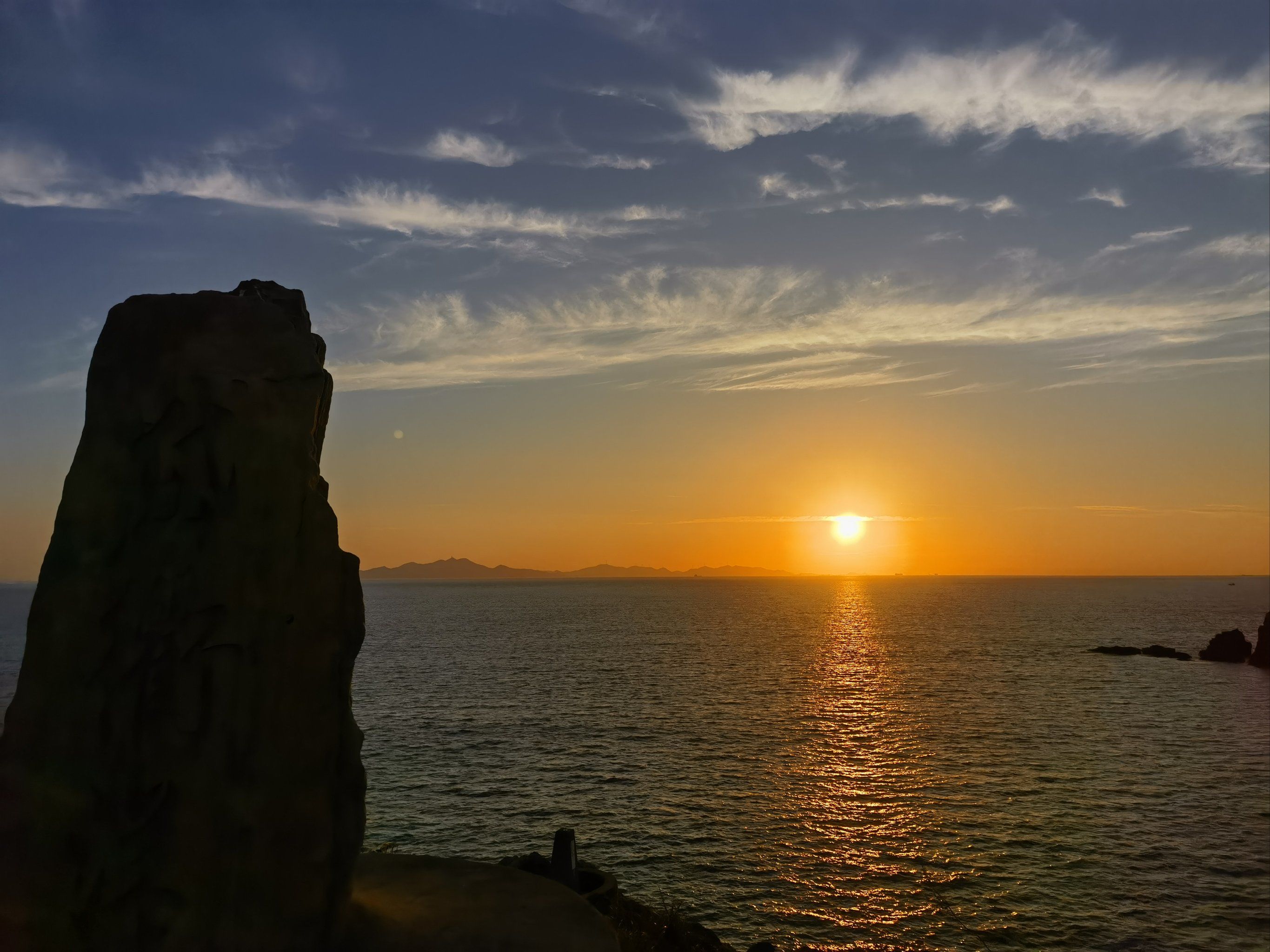 海上日出