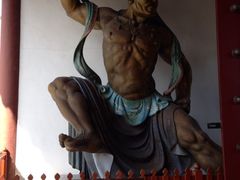寺庙门口大神-东部华侨城