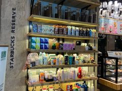 零售区-星巴克臻选(湖滨道店)