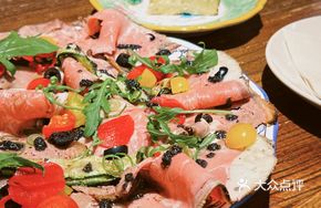 Thin-Sliced Grilled Beef Salad