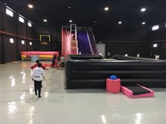 -嘿哟动霸CHUA·新潮玩运动娱乐中心·蹦床滑冰团建乐园