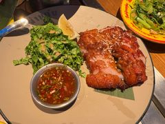 招牌泰式蜜汁猪颈肉-泰盏鬼·颓废冬阴(陈家祠扬韬店)