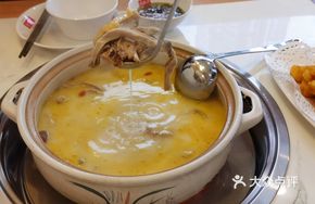 Pepper-flavored Pig's Trotter and Chicken Soup