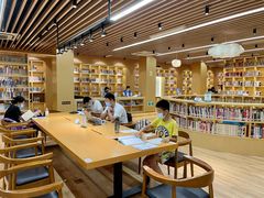 -漕河泾街道图书馆(漕河泾社区文化活动中心店)