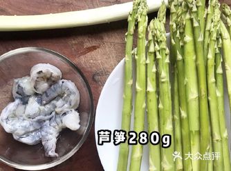 芦笋炒虾仁应该算是减肥期间最不能缺少的一道减脂餐了