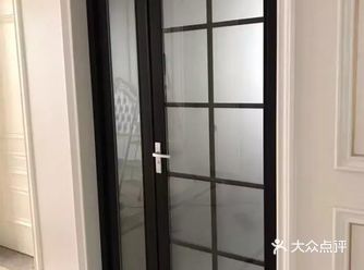 现在厨房流行用子母门了！不占空间还美观，聪明人早就偷偷装