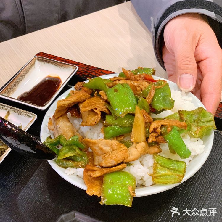干饭人中午吃点啥？永和大王新品-农家小炒肉