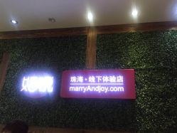 -现代经典婚纱摄影