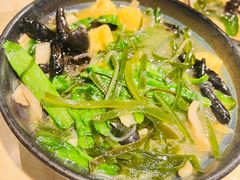 能喝汤的麻辣烫-金太阳海鲜烧烤·本地人餐厅(星海公园店)